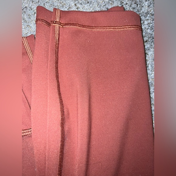 Lululemon size 8 wunder leggings like new - Picture 6 of 6